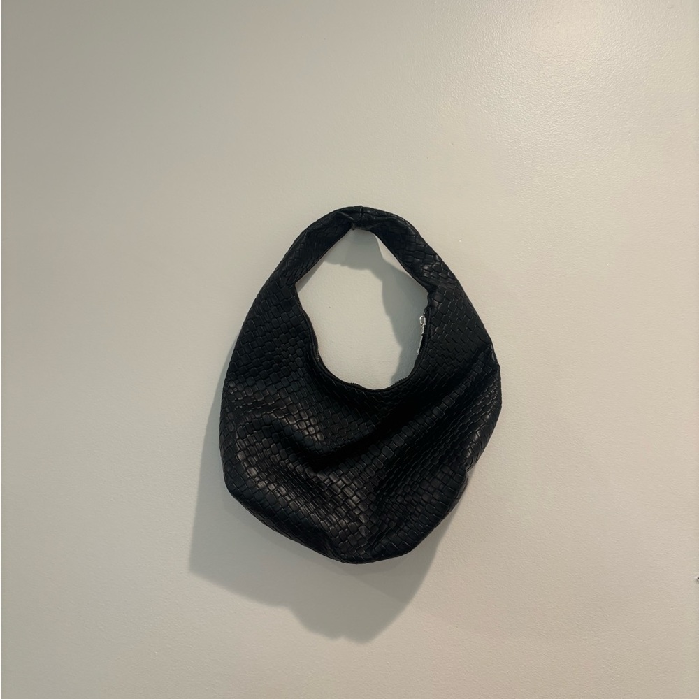 Chic Black Textured Shoulder Bag